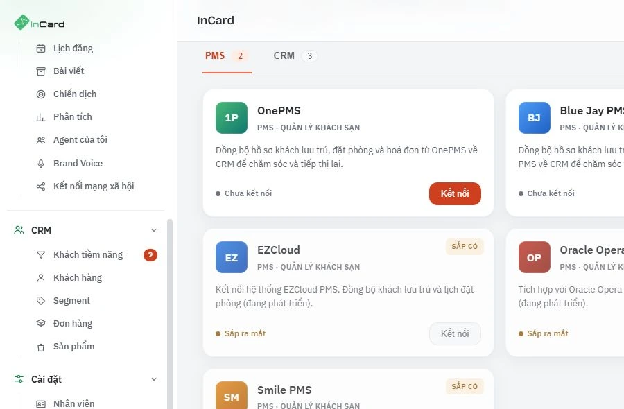 Giao diện Cài đặt · Tích hợp của InCard ở Light mode: tab PMS và CRM, các thẻ OnePMS, Blue Jay PMS, EZCloud và Oracle Opera kèm trạng thái kết nối.